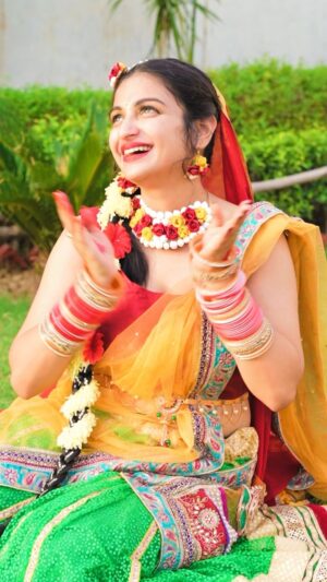 Simran Jain Instagram - श्री कृष्ण जन्माष्टमी की हार्दिक शुभकामनाएं 🙏🦚
.
.
.
.
.
#simranjain #happyjanmashtmi #nationalcreatorsaward