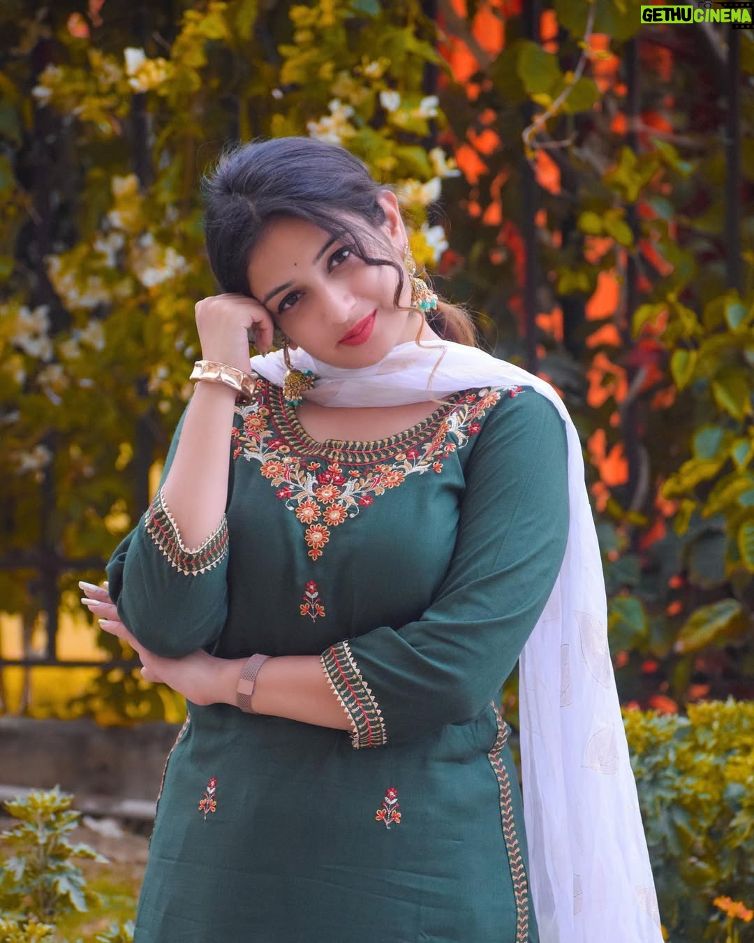 Simran Jain - 16.7K Likes - इश्क़ को भी इश्क़ हो तो फिर मैं देखूं इश्क़ को…!
कैसे तड़पे, कैसे रोये, इश्क़ अपने इश्क़ में…!
.
.

Earings : @the_karo_studio 
.
📷 @ascreation_98 
.
.
#explorepageready #shoot