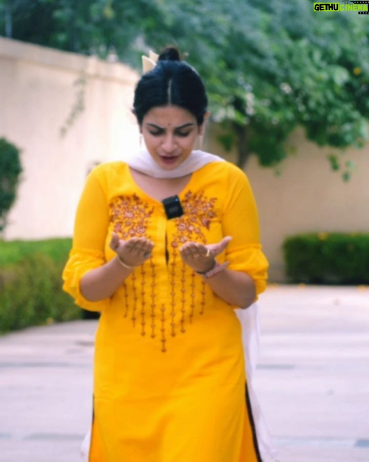 Simran Jain - 31.5K Likes - After so long !! ❤️ 
Which one is your Favorite? 💛
.
.
.
.
.
.
#simranjain #explorepage #exploremore #shayari #motivation