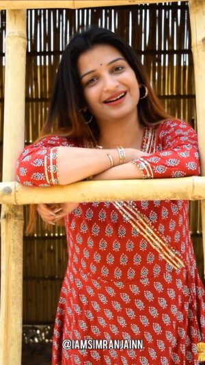 Simran Jain Instagram - Jab bhi Akela Mehsus karo na ..
.
.
.
.
#simranjain #reels #motivation