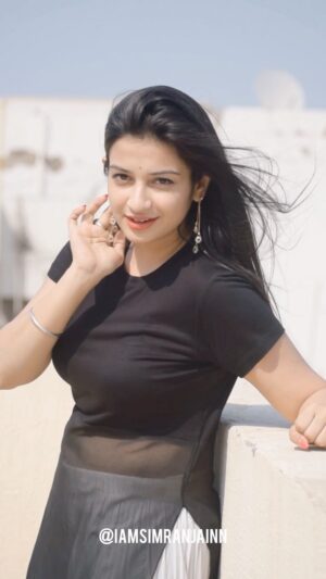 Simran Jain Instagram - Tag your Ishq ♥️😍
.
.
.
.
.
.
.
#simranjain #love #reels #romanticstatus