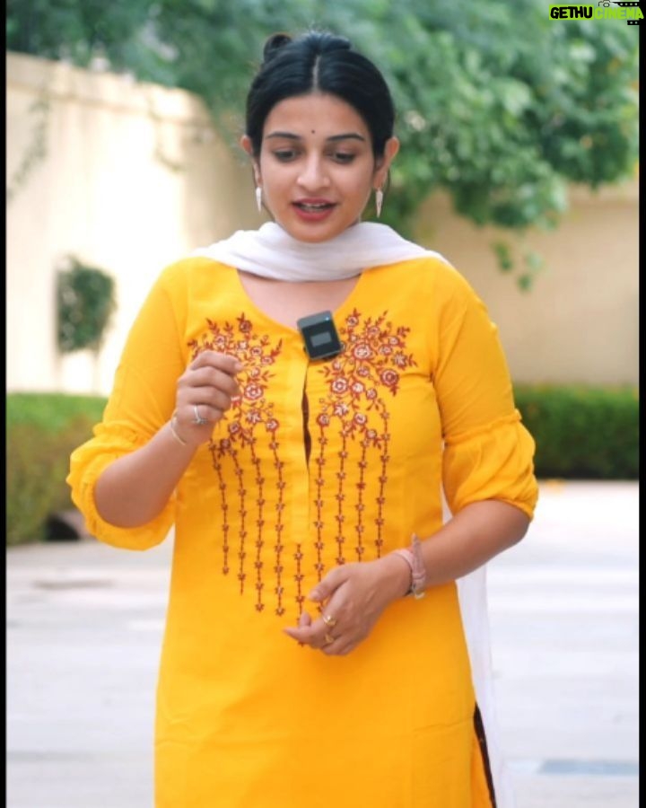 Simran Jain - 31.5K Likes - After so long !! ❤️ 
Which one is your Favorite? 💛
.
.
.
.
.
.
#simranjain #explorepage #exploremore #shayari #motivation