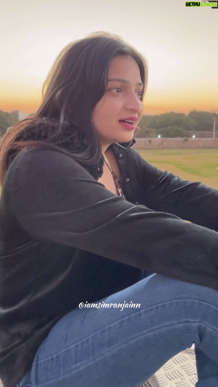 Simran Jain - 17.1K Likes - Thokre khaaney k baad samajh aaya 🥺 
.
.
.
.
.
.
#simranjain #reels #inthemaking #shayari
