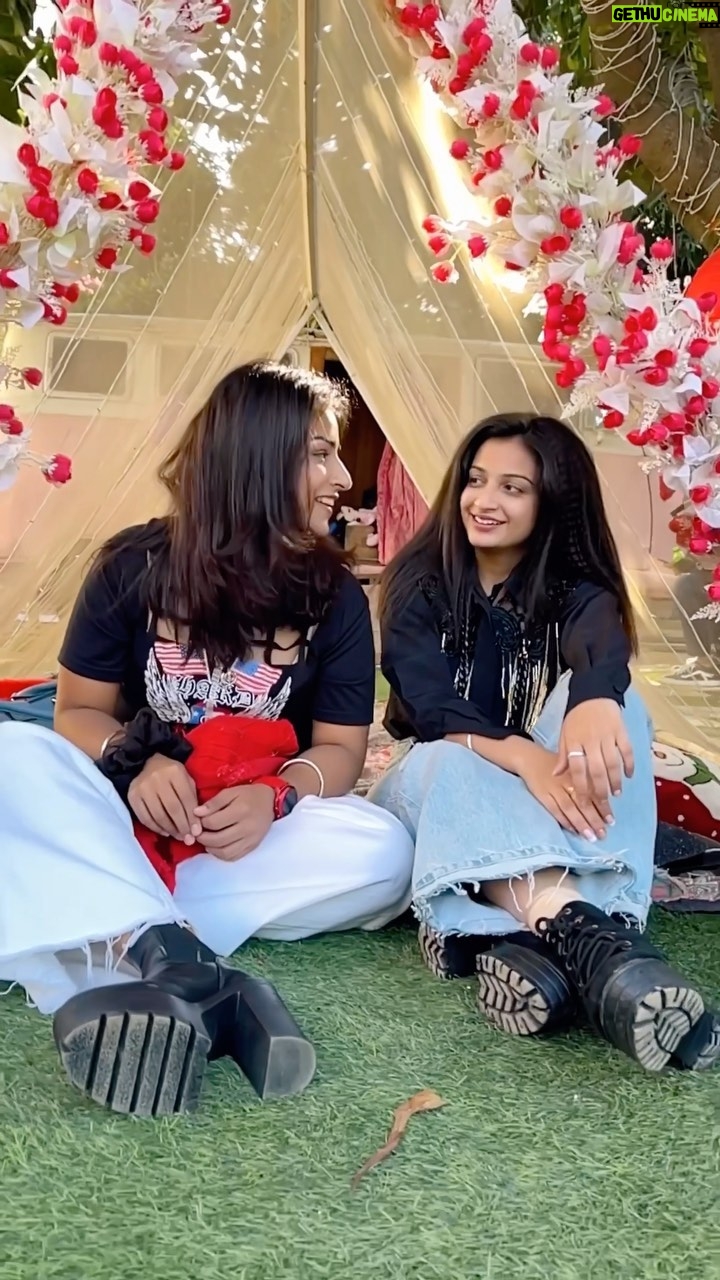 Simran Jain - 66.2K Likes - People come & go what is important is what you “learn” from them . 
.
.
.
.
.
.
.
#simranjain #surbhisikri #inthemaking #reels #mojdayout