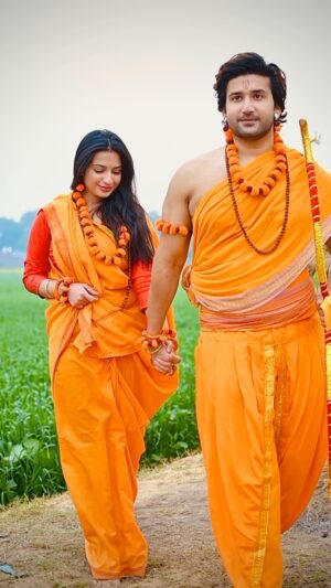 Simran Jain Instagram - जितने खुश हम हैं उससे कई गुना ज़्यादा खुश हमारे सिया राम होंगे बस उन्हीं की भावना व्यक्त करने की कोशिश की है
जय सिया राम 🥹🙏🚩🌸❤️
.
.
.
.
.
.
.
#jaisiyaram #jaishreeram #rammandir #modi #yogi #mygov #bharattexsareeinnovation
#nationalcreatorsaward