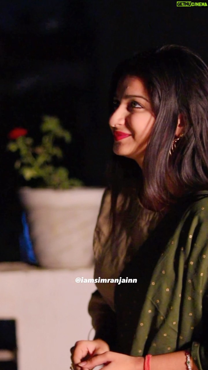 Simran Jain - 15.3K Likes - Mitti se bhi Yaari Rakho ♥️ 
.
.
.
.
.
.
#simranjain #reels #inthemaking #shayari