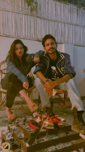 Simran Jain Instagram - Don’t be so selfish that you start spitting shit about your own circle . 🙂
.
.
.
.
.
.
.
#simranjain #reels #inthemaking