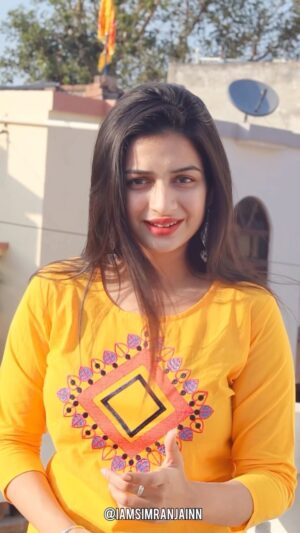 Simran Jain Instagram - Aadmi Kab pavitra hota h ?
.
.
.
.
.
.
#simranjain #reels #inspirational