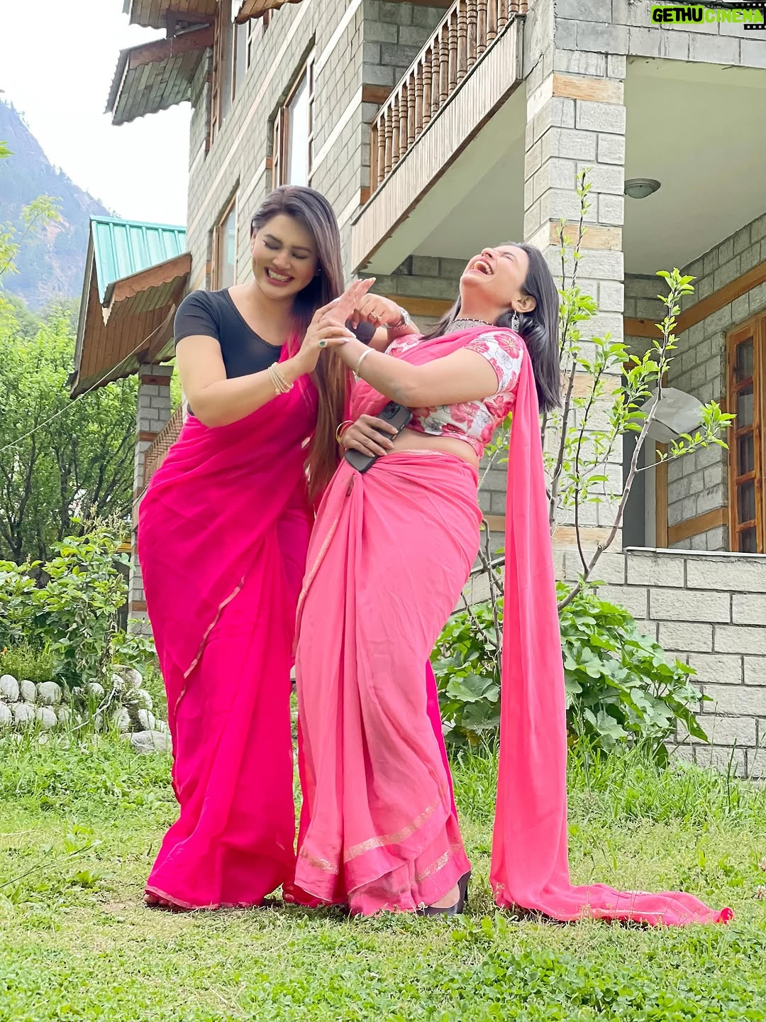 Simran Jain - 40.4K Likes - Looking at your best friend & laughing because you know what they’re thinking 💗 
In love with this candid shot
Love you @khushigadhvi ♥️
.
.
.
.
.
#inthemaking #makethereelyou #trending