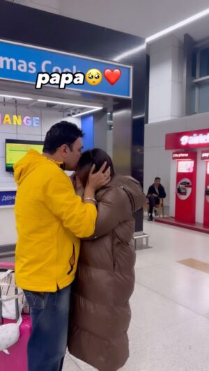 Simran Narula Instagram - Even 1 day is impossible without parents 🥺❤️ @kapilnarula12788