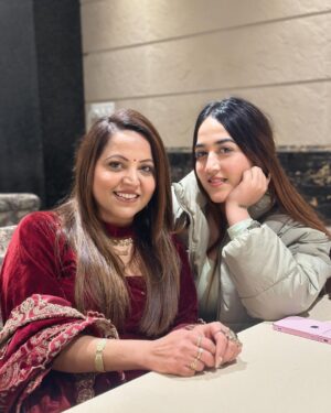 Simran Narula Instagram - HAPPY 2024 🍾 🥳