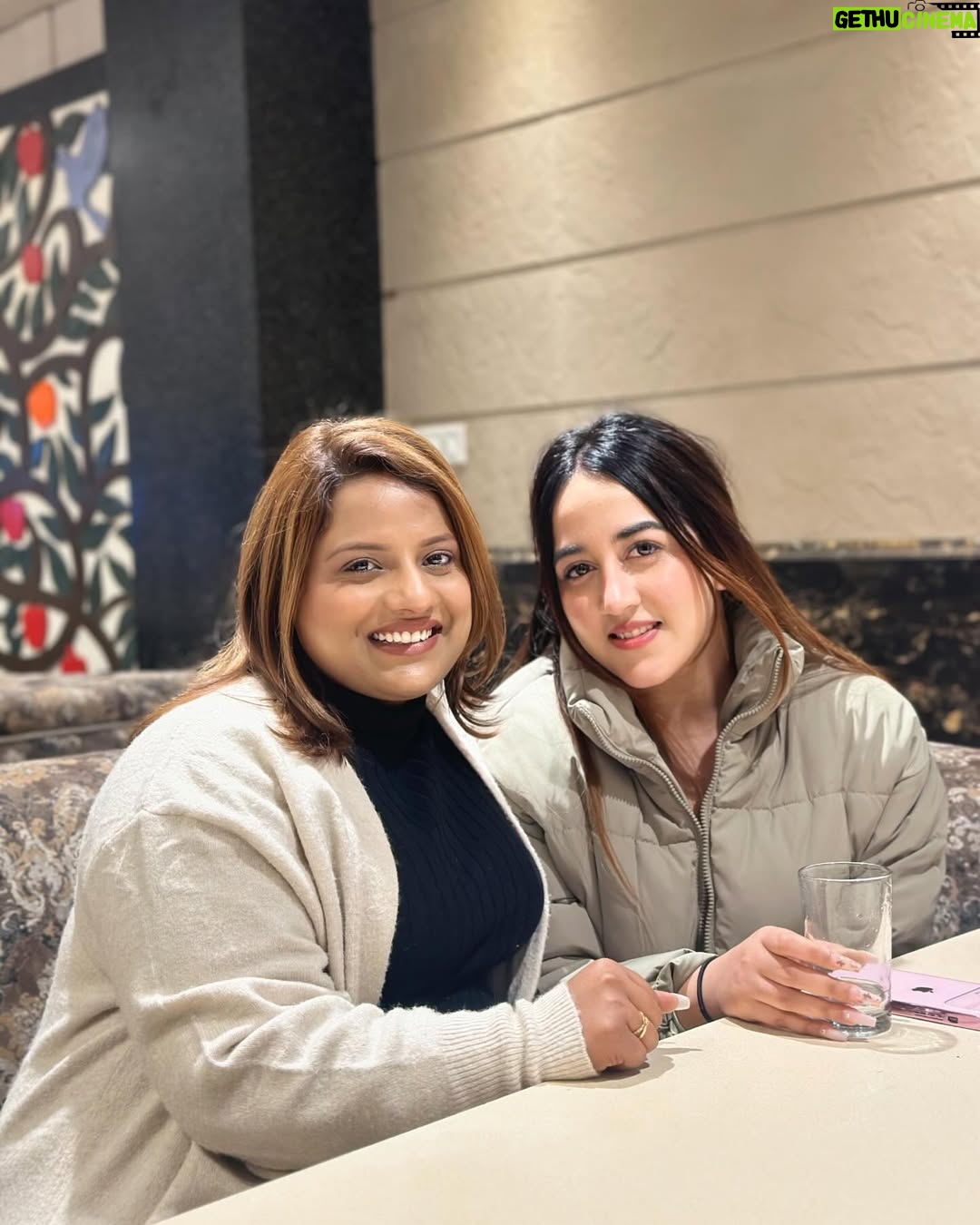 Simran Narula - 31K Likes - HAPPY 2024 🍾 🥳
