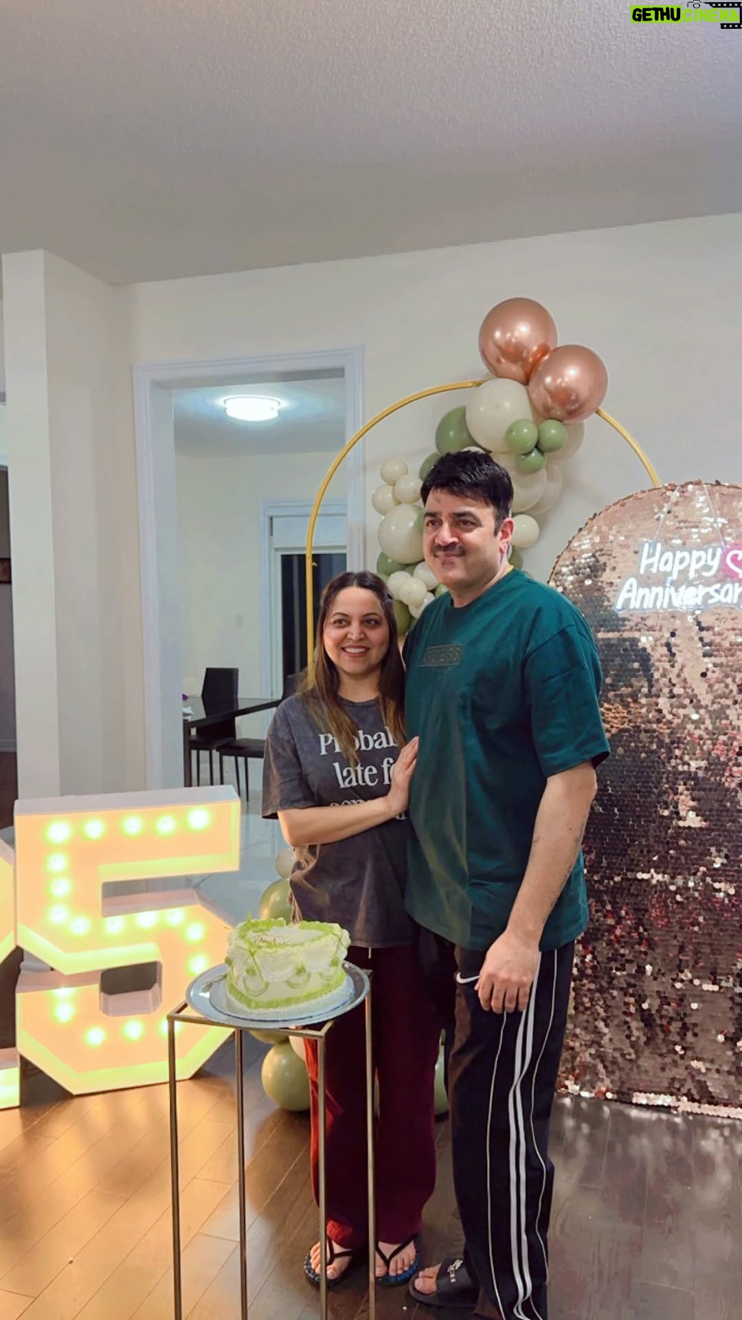 Simran Narula - 81.8K Likes - Happy anniversary mom dad❤️ @bindu.narula.507 @kapilnarula12788 ❤️
