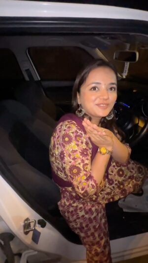 Simran Verma Instagram - Kon kehta ladkiya gadi nahi chala sakti 🤨
