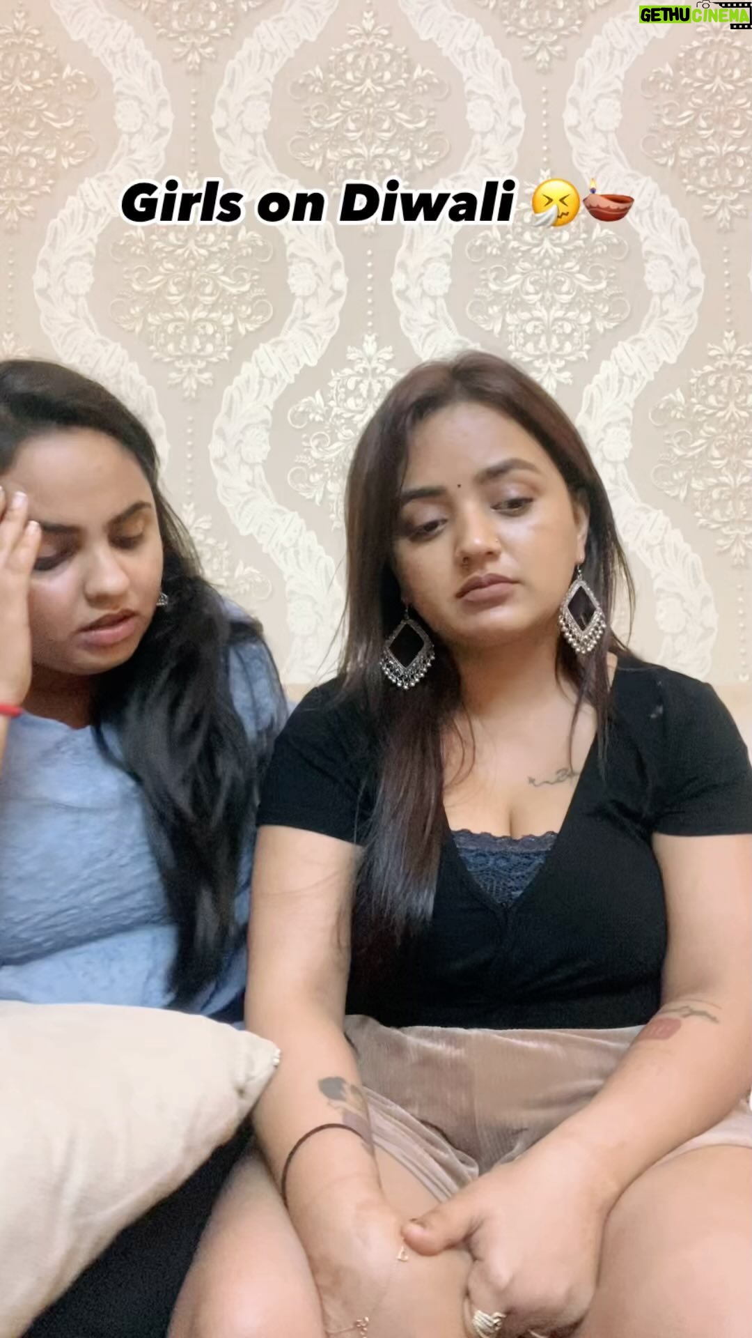 Simran Verma - 239K Likes - Girls VS Boy’s On Diwali 😂🪔
.
.
#reels #reelsinstagram #viral #trendingreels #videoviral #reelitfeelit #reelsinstagram #reelsvideo