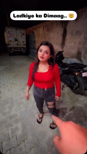 Simran Verma Instagram - Ab aap btao ladkiyo ka Dimaag kaha hota hai 🤦🏻‍♀️