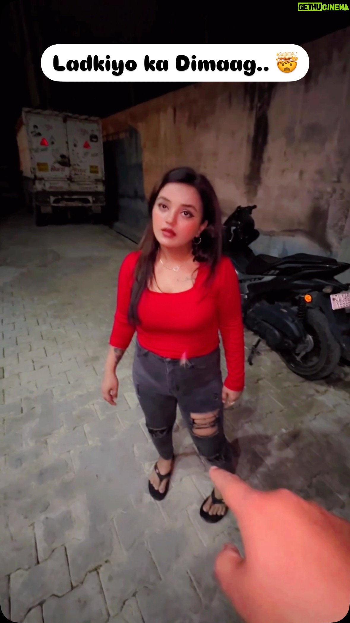 Simran Verma - 21.6K Likes - Ab aap btao ladkiyo ka Dimaag kaha hota hai 🤦🏻‍♀️