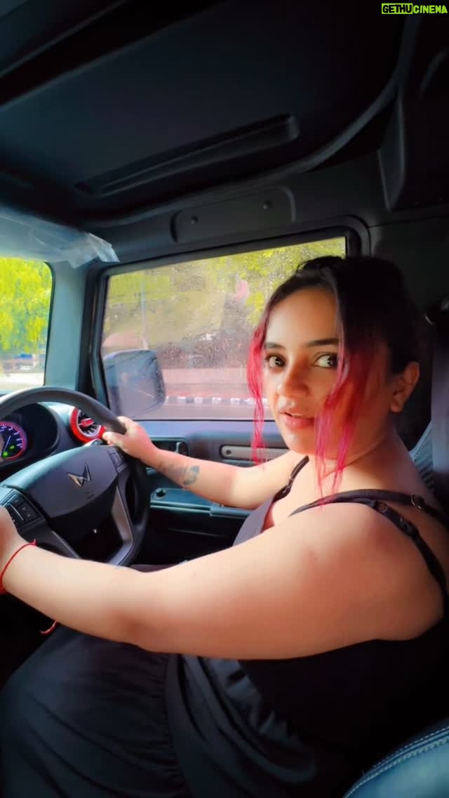 Simran Verma - 18.7K Likes - THAR me clutch hota hai .? 🤔 Hey bhagwan bachalo 🙏