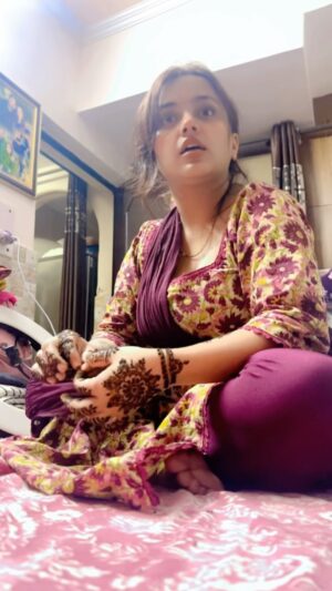 Simran Verma Instagram - Karwachauth par pati ka darr yahi hota h bs 😰