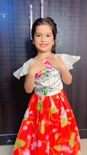 Sippy Mondal Instagram - Beautiful dress lene ke liye comment me link ya pp type kre
.
.
#reel #viral #meeshofashion