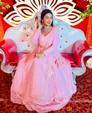 Sippy Mondal Instagram - Send your wishes 😍it’s my birthday 🎂 guys
.
Lehenga: @kartika_zeenat
Jewellery: @kesha_jewellry
.
.
#reel #viral #birthdaygirl