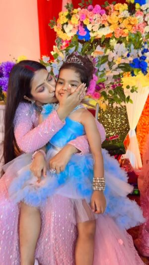 Sippy Mondal Instagram - Lehenga: @kartika_zeenat
Jewellery: @kesha_jewellry
.
.
#reel #viral #truelines