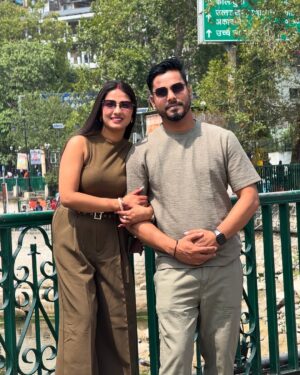 Sippy Mondal Instagram - अपनी कमाई का ज्यादा नही तो दस प्रतिशत अपने शौक पूरे करने पर खर्च करो। गृहस्ती यूँ ही चलती रहेगी। बैंक बैलेंस कितना भी कर लो। अंत मे औलाद को कम ही लगेगा। यहाँ आप जीने आये हो। सात पीढ़ियों का बन्दोबस्त करने नही आये। थोड़ा सा जी लो। पता नही कब सांस चलनी बन्द हो जाए। याद रखो ये दिन लौट कर कभी नही आयेंगे। उम्र भाग रही है। थोड़े दिन बाद दांत और आंत दोनों जवाब दे देंगे। घूमो, फिरो, खाओ, पियो मस्ती करो।❤️🙌