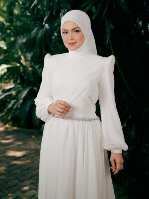 Siti Nurhaliza Instagram - Terima kasih buat semua yang telah sudi mendengar, strim dan menonton Menamakanmu Cinta sama ada di platform digital atau di youtube.

Lagu adalah bahasa jiwa, kita boleh mengalirkan emosi dengan alunan muzik dan bait-bait lirik.

Saya terharu dengan sambutan luar biasa lagu ini di Malaysia, Indonesia, Singapura dan Brunei. Terima kasih @ade_govinda kerana mencipta lagu yang mampu menyentuh jiwa-jiwa kita.

👗 @ashraffzainal 
💄 @epie_temerloh 
📸 @ameermohd_2606 

#menamakanmucinta