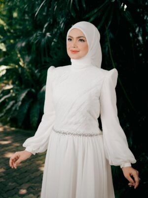 Siti Nurhaliza Instagram - Terima kasih buat semua yang telah sudi mendengar, strim dan menonton Menamakanmu Cinta sama ada di platform digital atau di youtube.

Lagu adalah bahasa jiwa, kita boleh mengalirkan emosi dengan alunan muzik dan bait-bait lirik.

Saya terharu dengan sambutan luar biasa lagu ini di Malaysia, Indonesia, Singapura dan Brunei. Terima kasih @ade_govinda kerana mencipta lagu yang mampu menyentuh jiwa-jiwa kita.

👗 @ashraffzainal 
💄 @epie_temerloh 
📸 @ameermohd_2606 

#menamakanmucinta