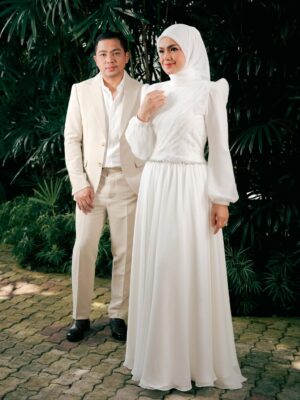 Siti Nurhaliza Instagram - Terima kasih buat semua yang telah sudi mendengar, strim dan menonton Menamakanmu Cinta sama ada di platform digital atau di youtube.

Lagu adalah bahasa jiwa, kita boleh mengalirkan emosi dengan alunan muzik dan bait-bait lirik.

Saya terharu dengan sambutan luar biasa lagu ini di Malaysia, Indonesia, Singapura dan Brunei. Terima kasih @ade_govinda kerana mencipta lagu yang mampu menyentuh jiwa-jiwa kita.

👗 @ashraffzainal 
💄 @epie_temerloh 
📸 @ameermohd_2606 

#menamakanmucinta