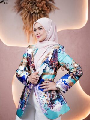 Siti Nurhaliza Instagram - Single Sayap nyanyian Umairah telah dilancarkan pada 16 September di seluruh platform digital dan sidang media diadakan pada 17 September 2025.

Video muzik Sayap juga sudah boleh ditonton di youtube Universal Music Malaysia.

Maklumat Lagu Sayap
Tajuk: Sayap
Artis: Umairah
Penerbit: SN Legacy Sdn. Bhd.
Edaran: Universal Music Sdn Bhd.
Komposer/Lirik: Resa Husin Farouk Roman @resahusin @farouk_roman 
Penerbit: Resa Husin & Farouk Roman @resahusin @farouk_roman 
Penyusun Muzik: Reza Ramsey
Mixing & Mastering: Wan Salleh
Video muzik: @rioproduction 

Venue: @aquietplacemy 
👗 : @nazreen_idris 
💄 Umairah: @atienzamua 
💄 Dato' Sri Siti Nurhaliza: @epie_temerloh 
Doorgift: @qeqoz.hq 
📸 @ameermohd_2606
Emcee: @dayahbakar