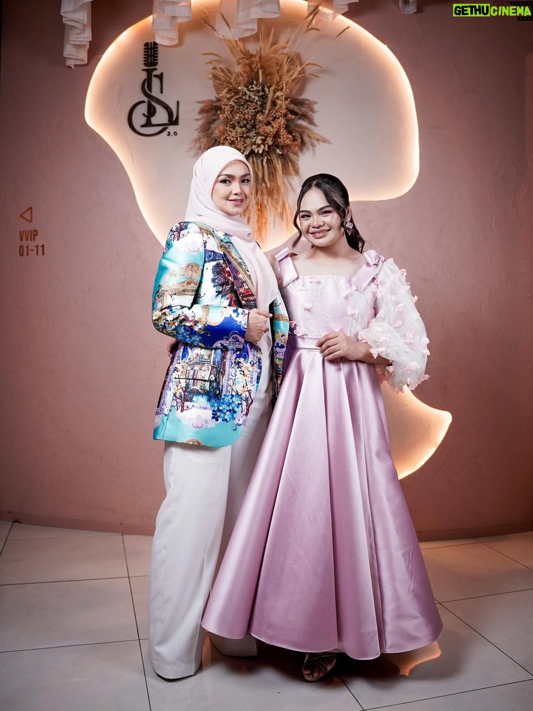 Siti Nurhaliza - 8K Likes - Single Sayap nyanyian Umairah telah dilancarkan pada 16 September di seluruh platform digital dan sidang media diadakan pada 17 September 2025.

Video muzik Sayap juga sudah boleh ditonton di youtube Universal Music Malaysia.

Maklumat Lagu Sayap
Tajuk: Sayap
Artis: Umairah
Penerbit: SN Legacy Sdn. Bhd.
Edaran: Universal Music Sdn Bhd.
Komposer/Lirik: Resa Husin Farouk Roman @resahusin @farouk_roman 
Penerbit: Resa Husin & Farouk Roman @resahusin @farouk_roman 
Penyusun Muzik: Reza Ramsey
Mixing & Mastering: Wan Salleh
Video muzik: @rioproduction 

Venue: @aquietplacemy 
👗 : @nazreen_idris 
💄 Umairah: @atienzamua 
💄 Dato' Sri Siti Nurhaliza: @epie_temerloh 
Doorgift: @qeqoz.hq 
📸 @ameermohd_2606
Emcee: @dayahbakar
