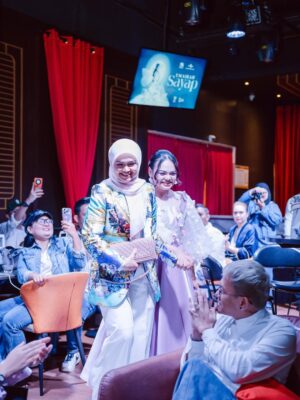 Siti Nurhaliza Instagram - Single Sayap nyanyian Umairah telah dilancarkan pada 16 September di seluruh platform digital dan sidang media diadakan pada 17 September 2025.

Video muzik Sayap juga sudah boleh ditonton di youtube Universal Music Malaysia.

Maklumat Lagu Sayap
Tajuk: Sayap
Artis: Umairah
Penerbit: SN Legacy Sdn. Bhd.
Edaran: Universal Music Sdn Bhd.
Komposer/Lirik: Resa Husin Farouk Roman @resahusin @farouk_roman 
Penerbit: Resa Husin & Farouk Roman @resahusin @farouk_roman 
Penyusun Muzik: Reza Ramsey
Mixing & Mastering: Wan Salleh
Video muzik: @rioproduction 

Venue: @aquietplacemy 
👗 : @nazreen_idris 
💄 Umairah: @atienzamua 
💄 Dato' Sri Siti Nurhaliza: @epie_temerloh 
Doorgift: @qeqoz.hq 
📸 @ameermohd_2606
Emcee: @dayahbakar