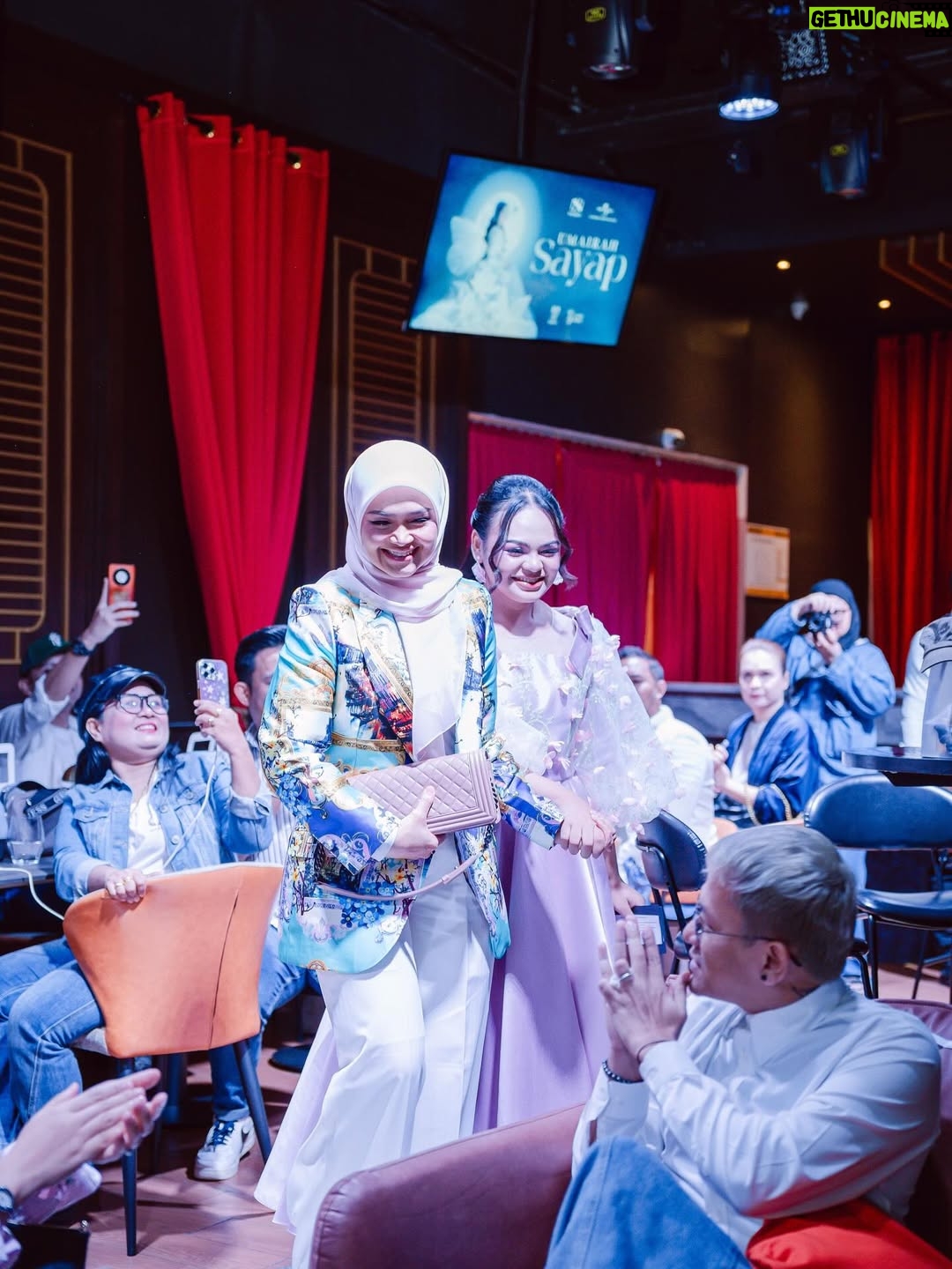Siti Nurhaliza - 8K Likes - Single Sayap nyanyian Umairah telah dilancarkan pada 16 September di seluruh platform digital dan sidang media diadakan pada 17 September 2025.

Video muzik Sayap juga sudah boleh ditonton di youtube Universal Music Malaysia.

Maklumat Lagu Sayap
Tajuk: Sayap
Artis: Umairah
Penerbit: SN Legacy Sdn. Bhd.
Edaran: Universal Music Sdn Bhd.
Komposer/Lirik: Resa Husin Farouk Roman @resahusin @farouk_roman 
Penerbit: Resa Husin & Farouk Roman @resahusin @farouk_roman 
Penyusun Muzik: Reza Ramsey
Mixing & Mastering: Wan Salleh
Video muzik: @rioproduction 

Venue: @aquietplacemy 
👗 : @nazreen_idris 
💄 Umairah: @atienzamua 
💄 Dato' Sri Siti Nurhaliza: @epie_temerloh 
Doorgift: @qeqoz.hq 
📸 @ameermohd_2606
Emcee: @dayahbakar
