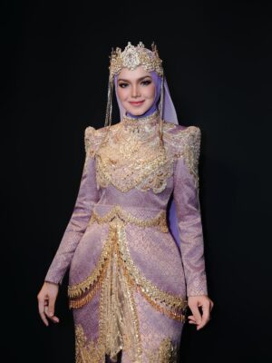 Siti Nurhaliza Instagram - Busana untuk persembahan di Anugerah Industri Muzik-24.

👗 @_biancabella 
💄 @epie_temerloh @ctdk 
📸 @amir_yasin