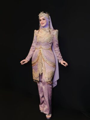 Siti Nurhaliza Instagram - Busana untuk persembahan di Anugerah Industri Muzik-24.

👗 @_biancabella 
💄 @epie_temerloh @ctdk 
📸 @amir_yasin