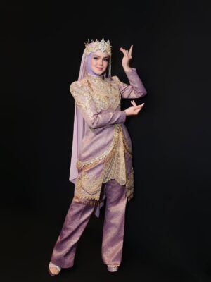Siti Nurhaliza Instagram - Busana untuk persembahan di Anugerah Industri Muzik-24.

👗 @_biancabella 
💄 @epie_temerloh @ctdk 
📸 @amir_yasin