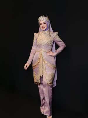 Siti Nurhaliza Instagram - Busana untuk persembahan di Anugerah Industri Muzik-24.

👗 @_biancabella 
💄 @epie_temerloh @ctdk 
📸 @amir_yasin