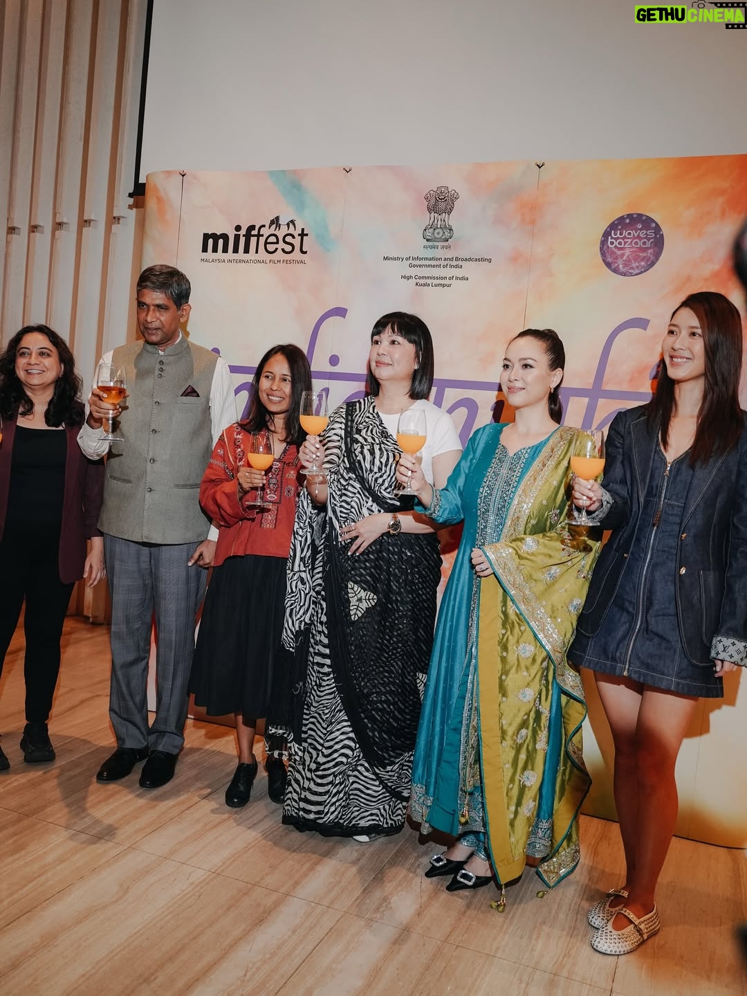 Siti Saleha - 9K Likes - A magical night of sharing stories, exchanging smiles, and making new connections. So blessed for moments like these, reminding ourselves why storytelling brings us all together. Here’s to cinema’s ability to transcend borders. 

Hosted by @miffest_mgga in collaboration with the High Commission of India

#MIFFest2025 #Infinity