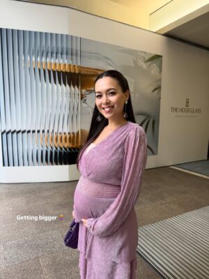 Siti Saleha Instagram - Guess how many weeks along I am? 
Happy long weekend everyone ! 💕
