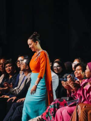 Siti Saleha Instagram - Thank you @meloditv3 @tv3malaysia and my fan club @teamsitisaleha for always believing in me. 

Won Icon terhangat last night, truly blessed 💗