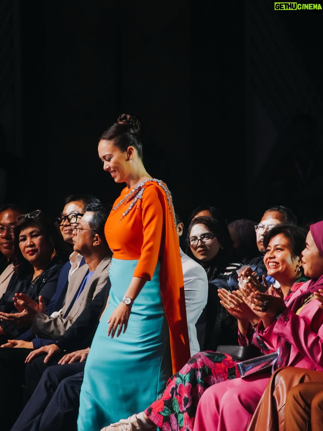 Siti Saleha - 11.5K Likes - Thank you @meloditv3 @tv3malaysia and my fan club @teamsitisaleha for always believing in me. 

Won Icon terhangat last night, truly blessed 💗
