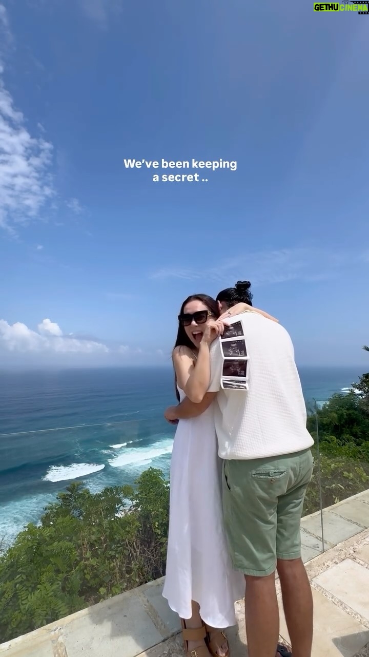 Siti Saleha - 107.6K Likes - Josh ate too much and he’s been very bloated. So I thought I’d match his belly with my bump 🤰