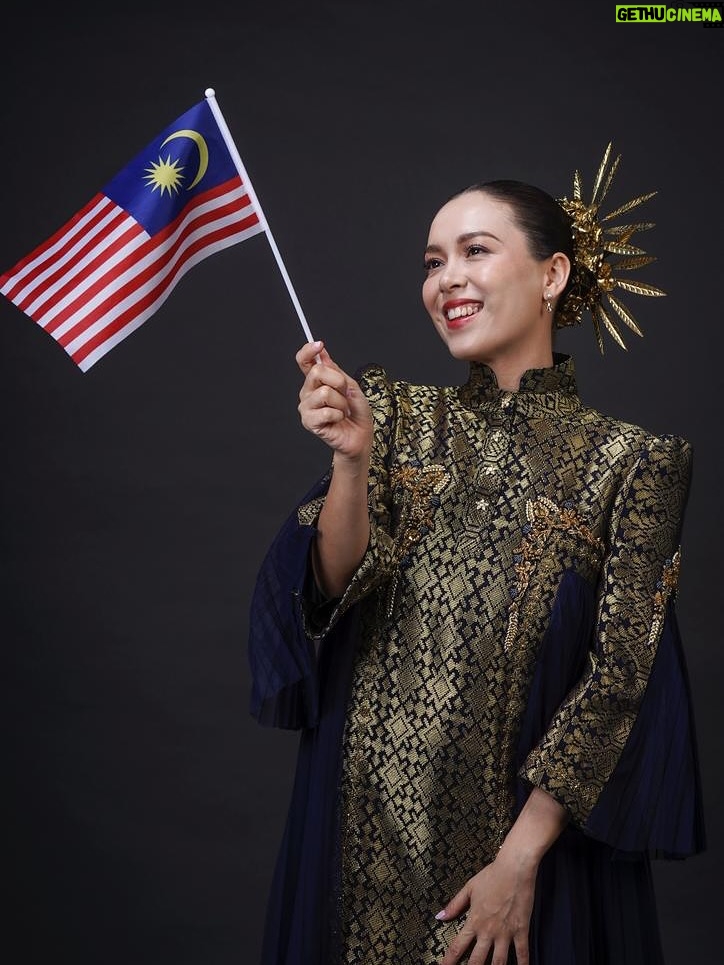 Siti Saleha - 13.1K Likes - Merdeka issue for @kosmo_online @hibglam.com.my 💙

Thank you Haikal for the write up. Get copies today
 🫶🇲🇾