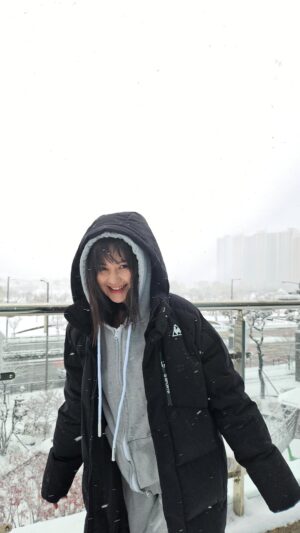 Sitora Alimjanova Instagram - Men qorni Sevamaaan😍 Koreyada bugun 1-qor yog’di. 🥰❄️