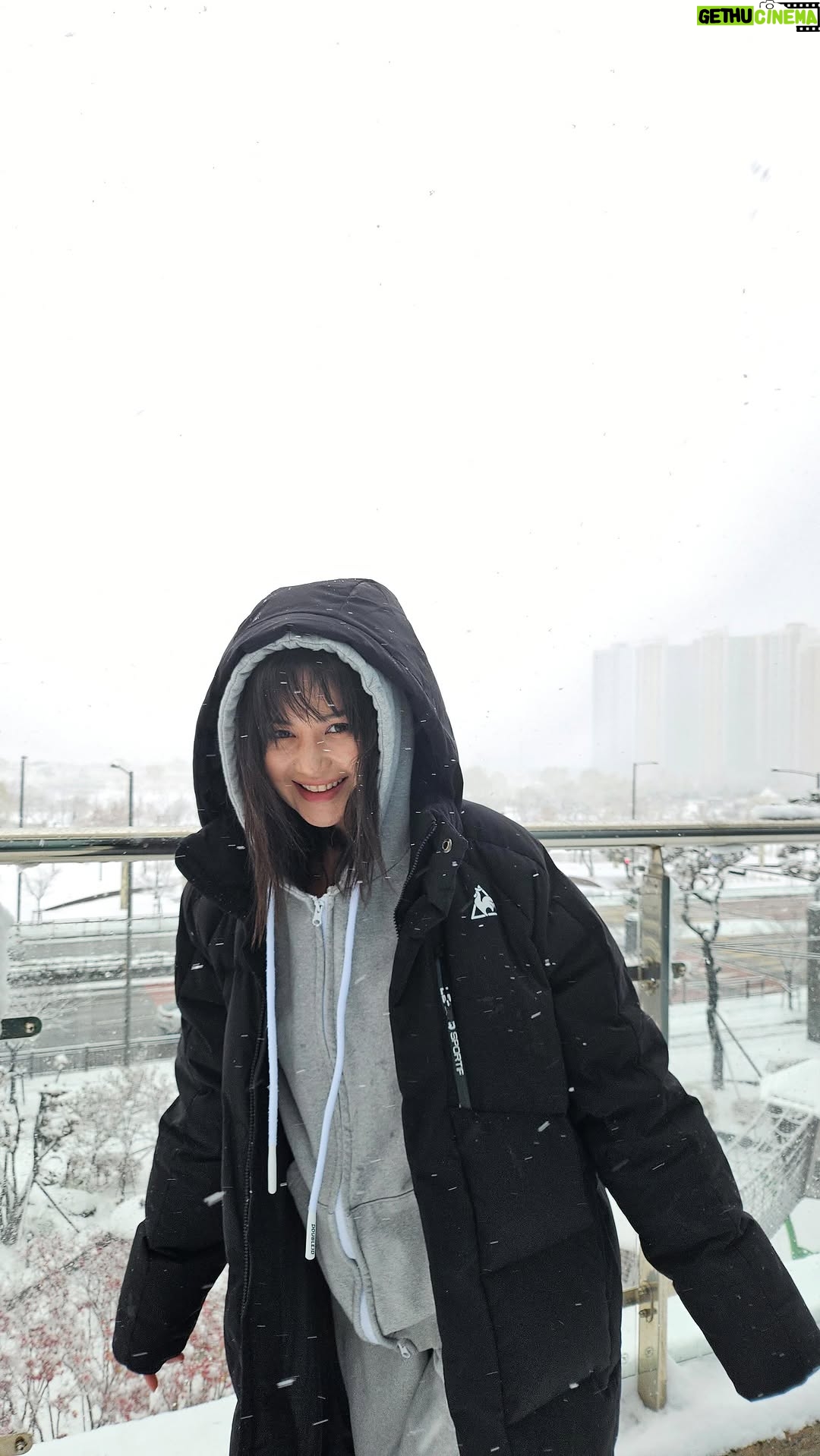 Sitora Alimjanova - 42.3K Likes - Men qorni Sevamaaan😍 Koreyada bugun 1-qor yog’di. 🥰❄️