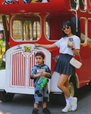 Sitora Alimjanova Instagram - Dam olish kunlari “Zoopark” ga bordik🎉 bizni fotograf ushlab oldi ili biz fotografni 🙃