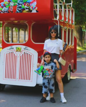 Sitora Alimjanova Instagram - Dam olish kunlari “Zoopark” ga bordik🎉 bizni fotograf ushlab oldi ili biz fotografni 🙃