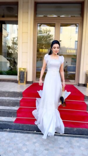 Sitora Farmonova Instagram - Ваше время ограничено, не тратьте его, живя чужой жизнью!
Живите своей жизнью красиво и счастлива 🌹