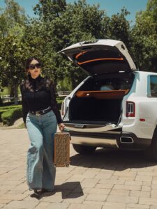 Actress Smile HD Photos and Wallpapers August 2025